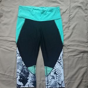 Xersion Women's workout capris  Large